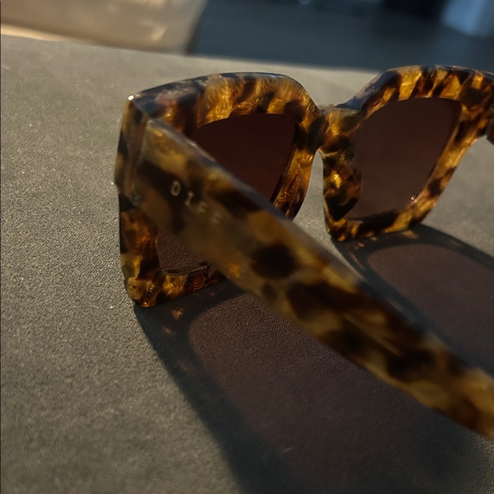 DIFF Tortoise Shell Sunglasses - image 5